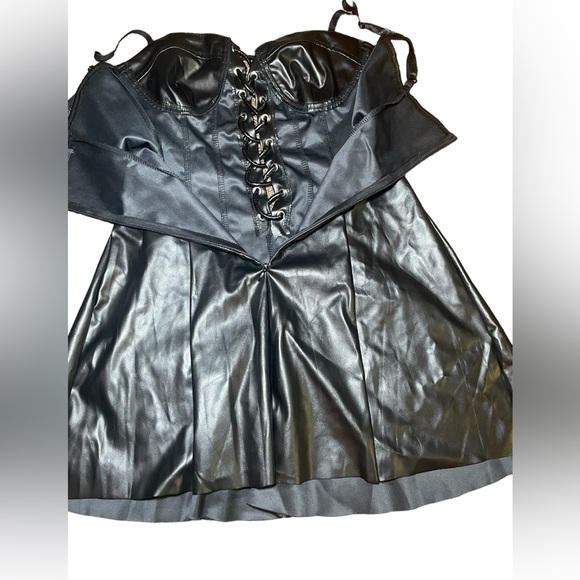 GOTHIC LACE UP MINI DRESS - Picture 3 of 8